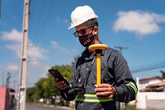 Estrutura - Equipamentos para obtenção de alta precisão de coordenadas